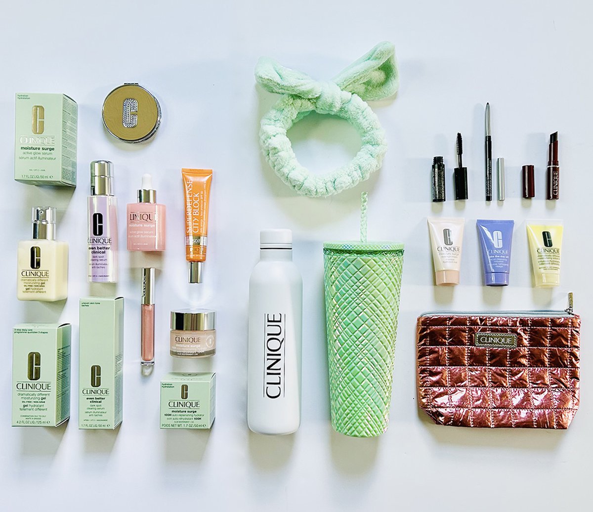 Look what I'm giving away on my blog! It's my Summer in Clinique Blockbuster Giveaway with everything you need for glowing skin this summer. Enter on davelackie.com for your chance to #win Good luck to all!