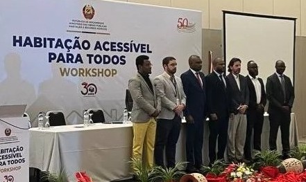 🗞️  News from Maputo!
Richard Bahumwire, CEO of our partner Casa Real and a key pioneer of our first project in Beira, is currently at the Affordable Housing conference in Maputo, Mozambique.

📸  Richard with the Minister of Housing of Mozambique.

Big things are happening in