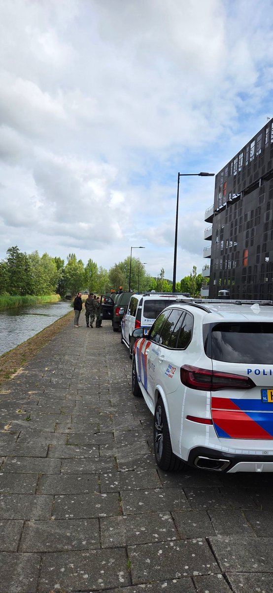 Met een aantal collega's van de bbs en <a href="/POL_Hmeer/">Politie Basisteam Haarlemmermeer</a> verzamelen we ons voordat we naar Amsterdam gaan... #kinderbeestfeest2025