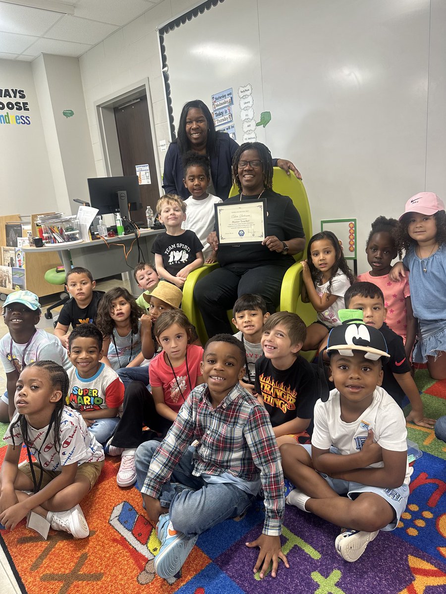 HumbleISD_CE's tweet photo. We are proud to celebrate these phenomenal educators who have been officially honored by the State of Texas as Mastered and Recognized Teachers! Your dedication, excellence, and commitment to our students are truly inspiring.

👏 Way to go, Ms. Patterson and Ms. Dennis! https://t.co/UfxgBRHafI