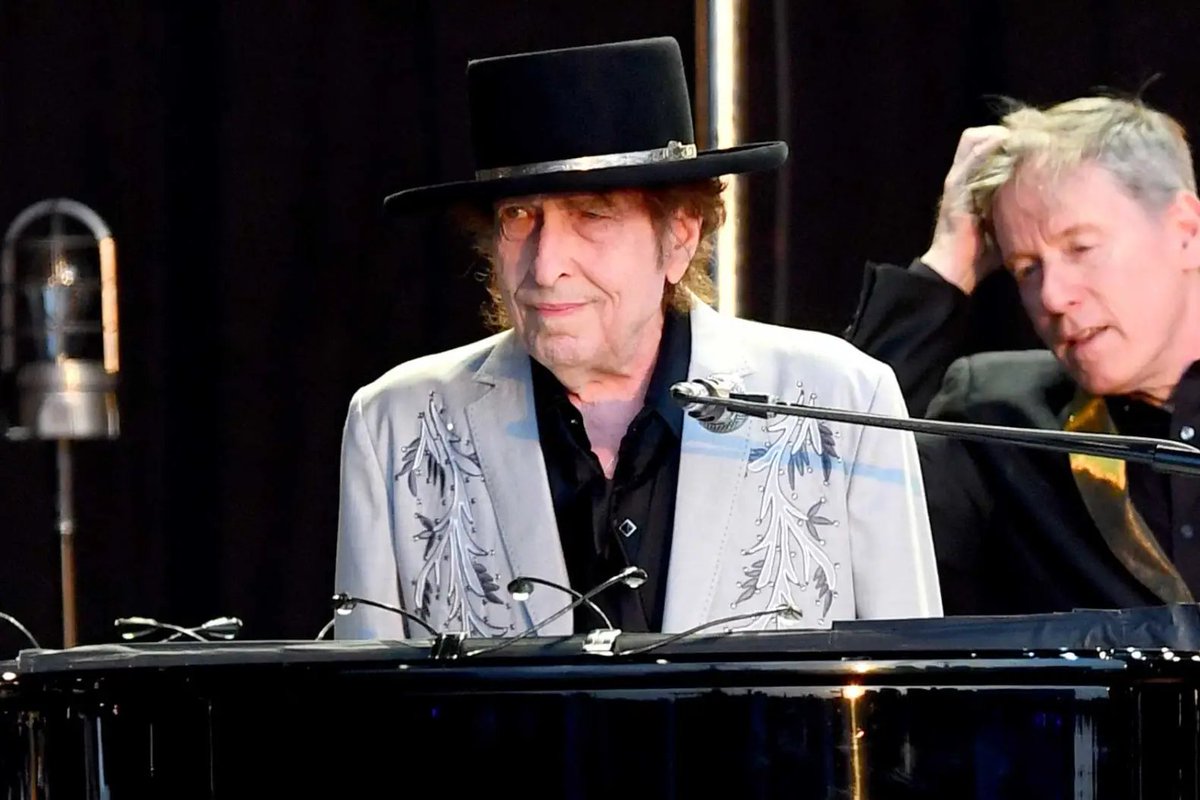 Bob Dylan Performed a Stunning ‘All Along the Watchtower’ With Billy Strings

Watch: rollingstone.com/music/music-ne…