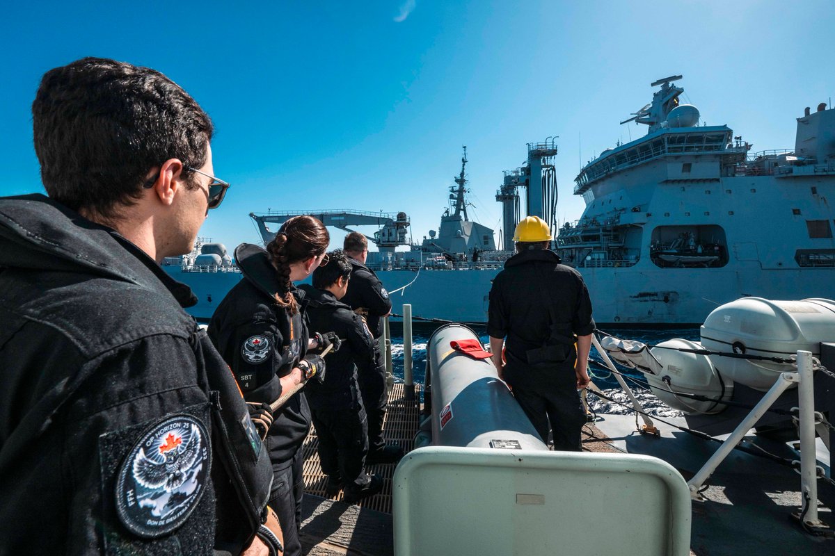 Le 🚢 NCSM Ville de Québec fait des vagues! 🌊 Alors qu’il naviguait récemment avec le groupe aéronaval d’attaque du R.-U., il a pris part à un excitant double ravitaillement en mer (REM) aux côtés du pétrolier ravitailleur norvégien HNoMS Maud et...