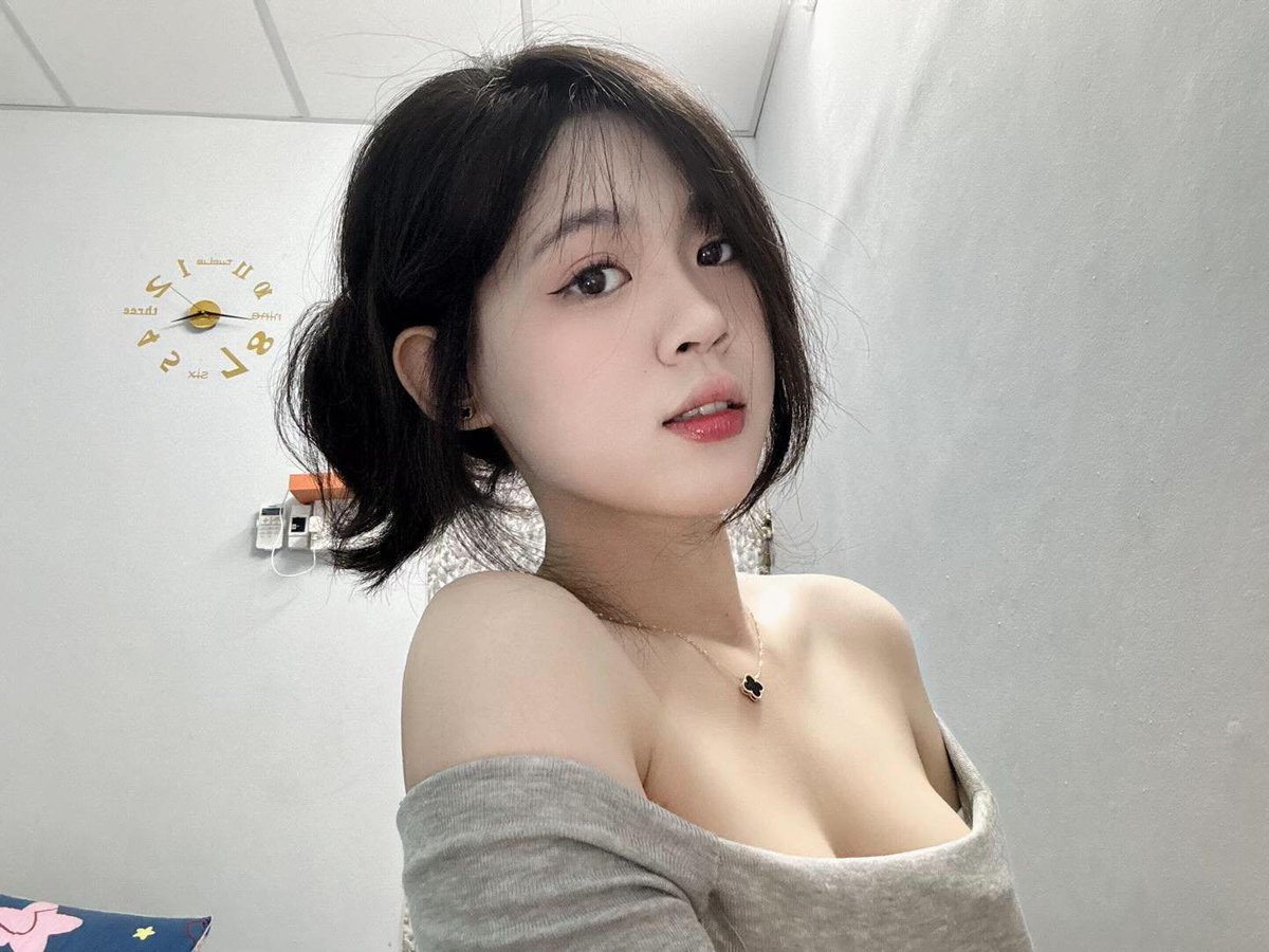 sugarppa23's tweet photo. Ngồi lên mặt anh anh có chịu https://t.co/xQmQYTEVC9