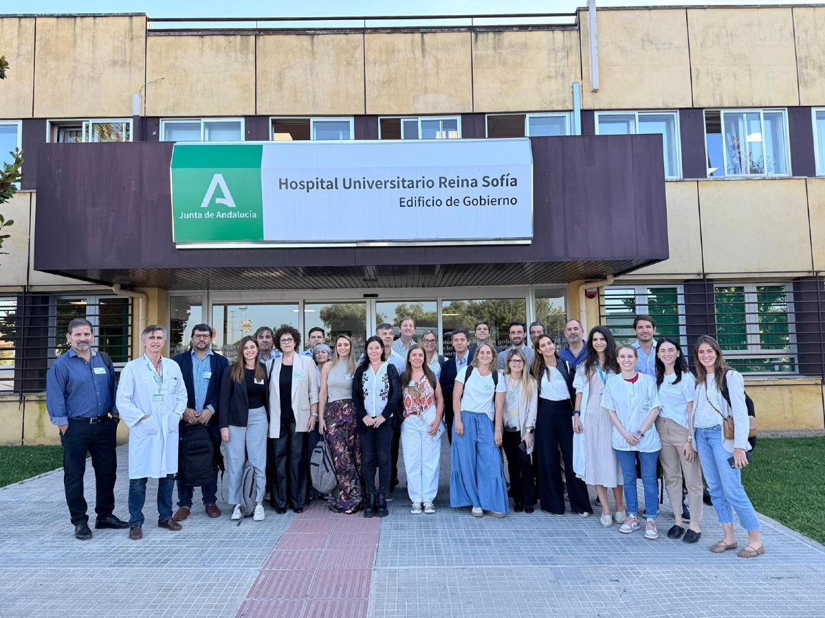 HUReinaSofia's tweet photo. 🛬🇦🇷Esta semana hemos recibido la visita de una delegación de reumatólogos de Argentina, que pudieron conocer de primera mano la Unidad de Reumatología y con los que hemos intercambiado conocimientos académicos y procedimientos clínicos para seguir mejorando nuestros tratamientos https://t.co/FB2udQnait