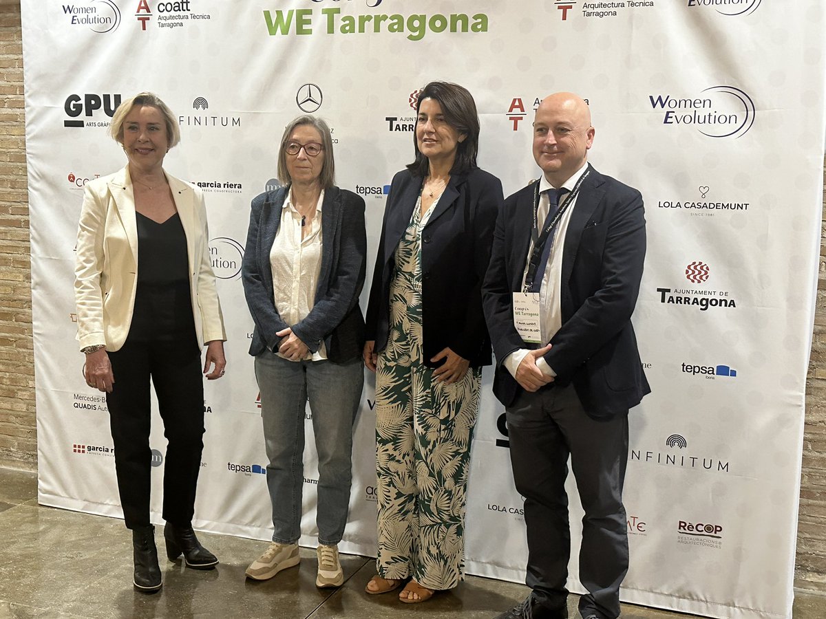 WomenBcn's tweet photo. 📣⭐️ Agraïm molt sincerament la fantàstica conducció de la periodista 
@laurasole_tv en el Congrés #WeTarragina organitzat per 
@coattarragona &amp; @WomenBcn per a fomentar i fer visible el #TalentFemení de l’#ArquitecturaTècnica en la #Construcció a #Tarragona
GRÀCIES de tot ❤️ https://t.co/IoSGjmP1XR