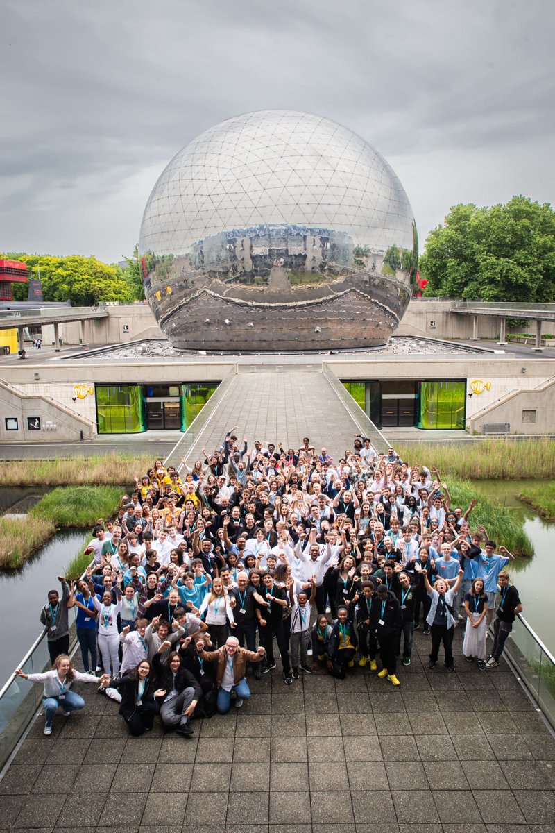 CGenialLimoges's tweet photo. Félicitations aux collégiens et aux professeurs du collège Langevin de St Junien qui rentrent de la finale nationale du #concoursCGenial à la @citedessciences à Paris avec le prix du partenaire @biomerieux. 
@Sciences_Ecole
@Fond_CGenial 
@aclimoges https://t.co/M98x9ICVDK