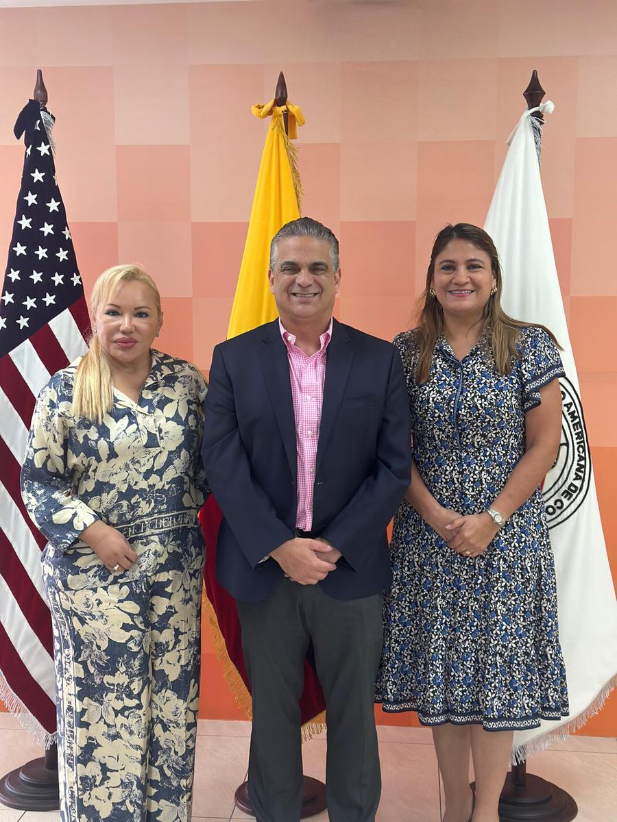Nery Merejildo - Chair AmCham (@chairamchamgye) on Twitter photo 🇪🇨🇺🇲 En sesión de Directorio de <a href="/amchamgye/">AMCHAM Guayaquil</a> tuvimos un valioso conversatorio con el exministro #FranciscoRivadeneira, analizando la política comercial de EE.UU. y su impacto en el comercio bilateral.
Gracias por compartir claves que nos ayudan a identificar riesgos y oportunidades 🇪🇨🇺🇲 En sesión de Directorio de <a href="/amchamgye/">AMCHAM Guayaquil</a> tuvimos un valioso conversatorio con el exministro #FranciscoRivadeneira, analizando la política comercial de EE.UU. y su impacto en el comercio bilateral.
Gracias por compartir claves que nos ayudan a identificar riesgos y oportunidades