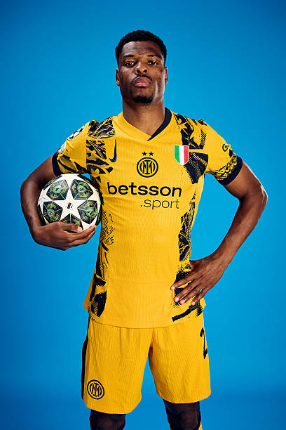 marifcinter's tweet photo. Foto ufficiali finale di Champions League: Denzel Dumfries https://t.co/ZLpub3lCyn