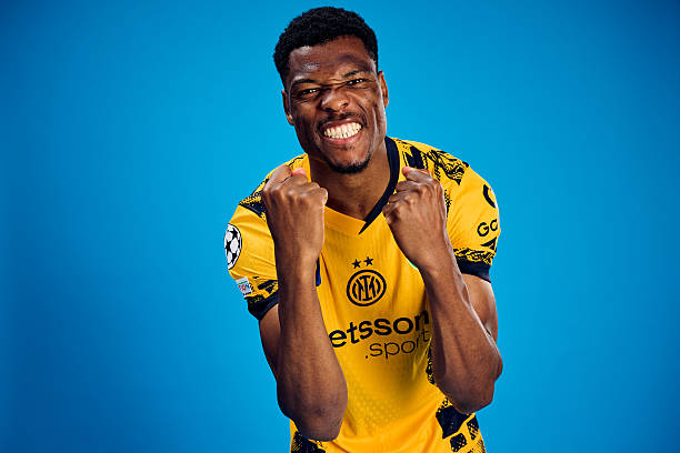marifcinter's tweet photo. Foto ufficiali finale di Champions League: Denzel Dumfries https://t.co/ZLpub3lCyn