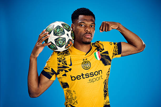 marifcinter's tweet photo. Foto ufficiali finale di Champions League: Denzel Dumfries https://t.co/ZLpub3lCyn