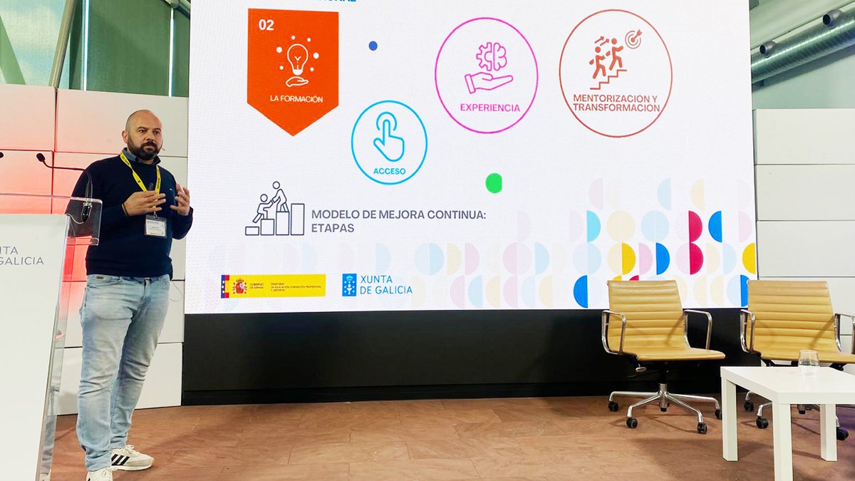 Centro Regional de Formación del Profesorado (@crfpclm) on Twitter photo Ayer, Juan Carlos Palomino Quijorna (dir. @crfpclm) presentó la Escuela de Equipos Directivos de #CLM (donde se han formado más de 2000 docentes) en el "Congreso Nacional de Buenas Prácticas en la Formación Docente" en Santiago de Compostela.
<a href="/amadorpastorn/">Amador Pastor Noheda</a>
<a href="/educajccm/">Educación C-LM</a> Ayer, Juan Carlos Palomino Quijorna (dir. @crfpclm) presentó la Escuela de Equipos Directivos de #CLM (donde se han formado más de 2000 docentes) en el "Congreso Nacional de Buenas Prácticas en la Formación Docente" en Santiago de Compostela.
<a href="/amadorpastorn/">Amador Pastor Noheda</a>
<a href="/educajccm/">Educación C-LM</a>
