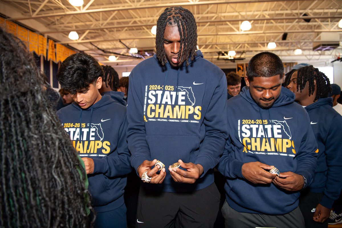 AquinasAthletics tweet media