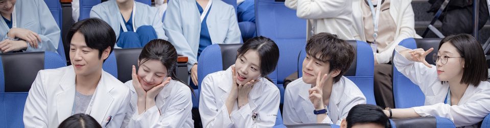 sep9_tember's tweet photo. 누가 선배인지 바로 알 거 같음,, https://t.co/loEnecPlp7