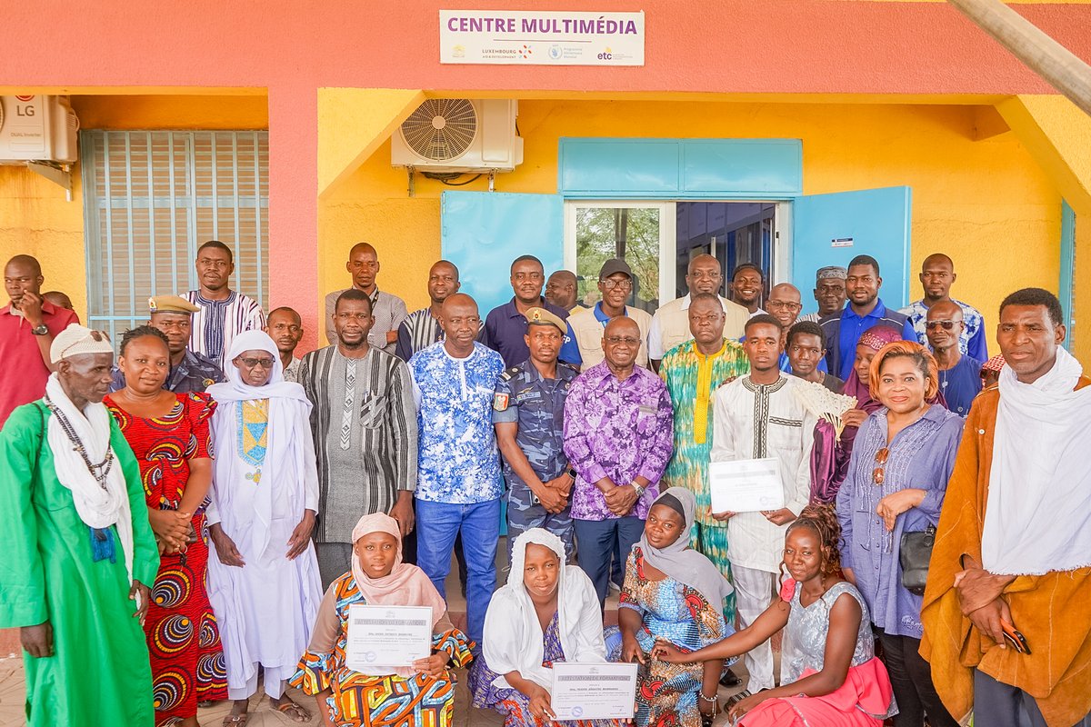 SoryOuane's tweet image. Hier, j'ai eu l'honneur de co-présider avec le Haut-Commissaire de la province du Seno, le lancement du Centre d’Apprentissage et Multimédia de Dori. Le fruit d’une belle synergie entre le PAM, les autorités locales et le Luxembourg, engagés pour un #Sahel résilient et connecté🇧🇫