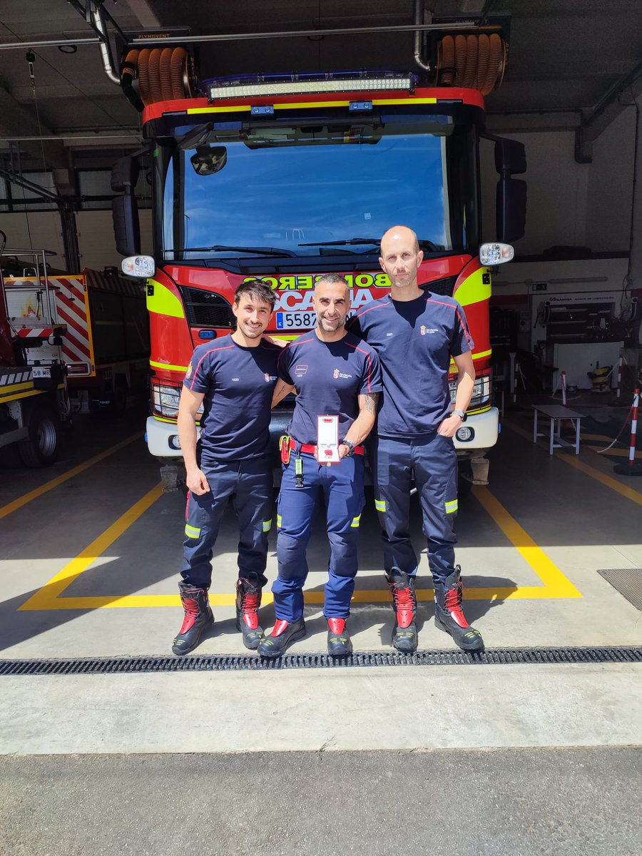 El servicio de Bomberos de la Diputación de León recibe la medalla al mérito de la protección civil de Castilla y León por su actuación en la Dana en Valencia. El acto tuvo lugar en la ciudad de Astorga donde se exhibieron diferentes medios de protección civil.