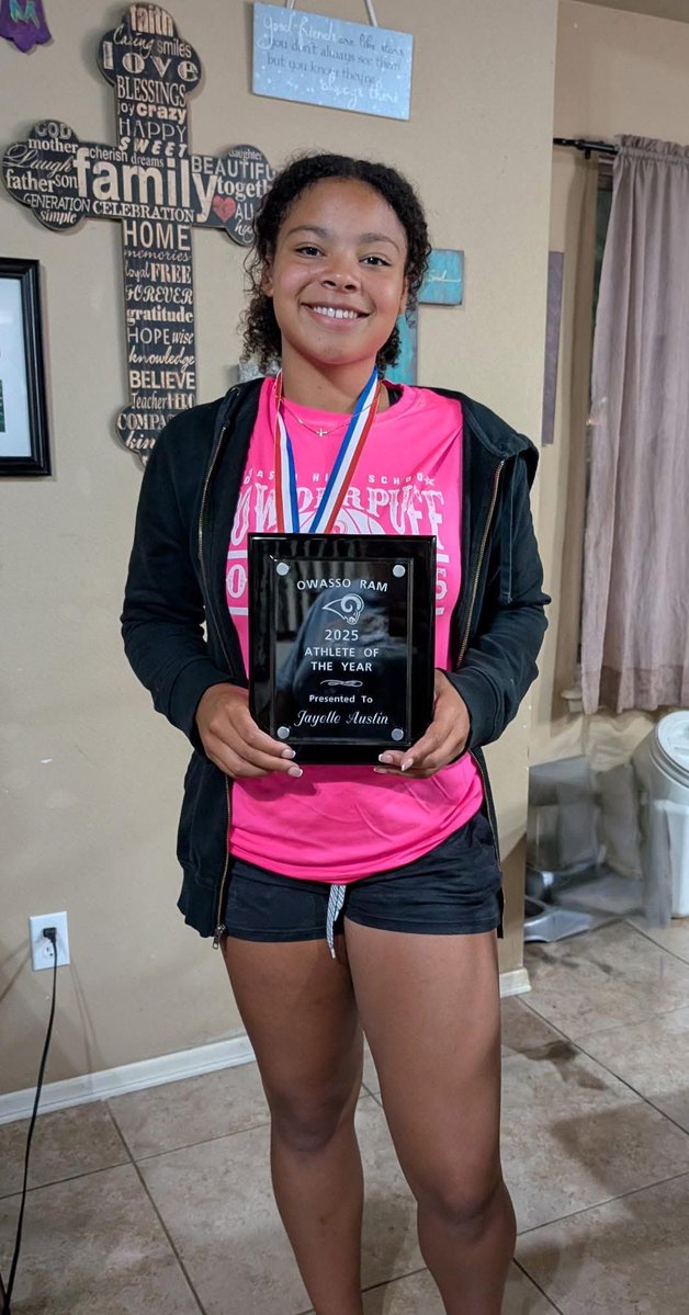 Oklahoma Athletics 18U National Madden (@asnat18umadden) on Twitter photo Big Day for <a href="/austin_jayelle/">Jayelle Austin</a>! She was awarded the Owasso Female Athlete of the Year award while winning a powder puff football game💪🏻 no wonder she’s the female athlete of the year!!!
<a href="/cowgirlsb/">OSU Cowgirl Softball</a> | #As1 Big Day for <a href="/austin_jayelle/">Jayelle Austin</a>! She was awarded the Owasso Female Athlete of the Year award while winning a powder puff football game💪🏻 no wonder she’s the female athlete of the year!!!
<a href="/cowgirlsb/">OSU Cowgirl Softball</a> | #As1
