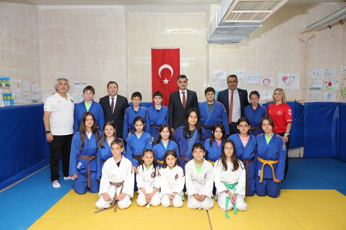 📍Altınordu Şehit Zeki İnan İlkokulu

İl Millî Eğitim Müdürümüz Sayın Mehmet Fatih Vargeloğlu, Altınordu Şehit Zeki İnan İlkokulunu ziyaret ederek "Erken Yaşta Judo ile Spora Başla" Projesi kapsamında yapılan çalışmaları yerinde inceledi.

#eğitimkentiORDU
#Ordu

<a href="/tcmeb/">Millî Eğitim Bakanlığı</a>
