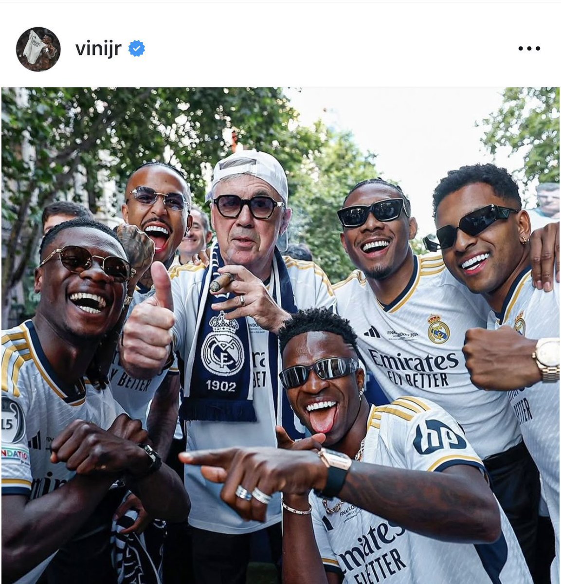 “No fumo puros, era sólo una foto con mis amigos. Porque son mis amigos los jugadores...”