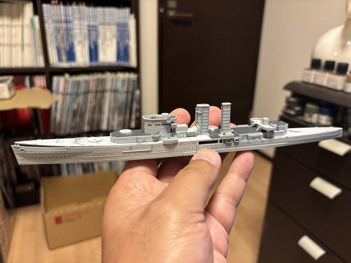 重巡エクセターを作ってます。やはり英国艦はいい…。