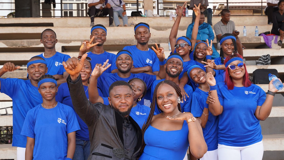 getvaleapp's tweet photo. Moments like these remind us that we are more than just a team, we’re a family💙.

#Teambonding #valers #interhousesport #vale https://t.co/swjH9a28ee