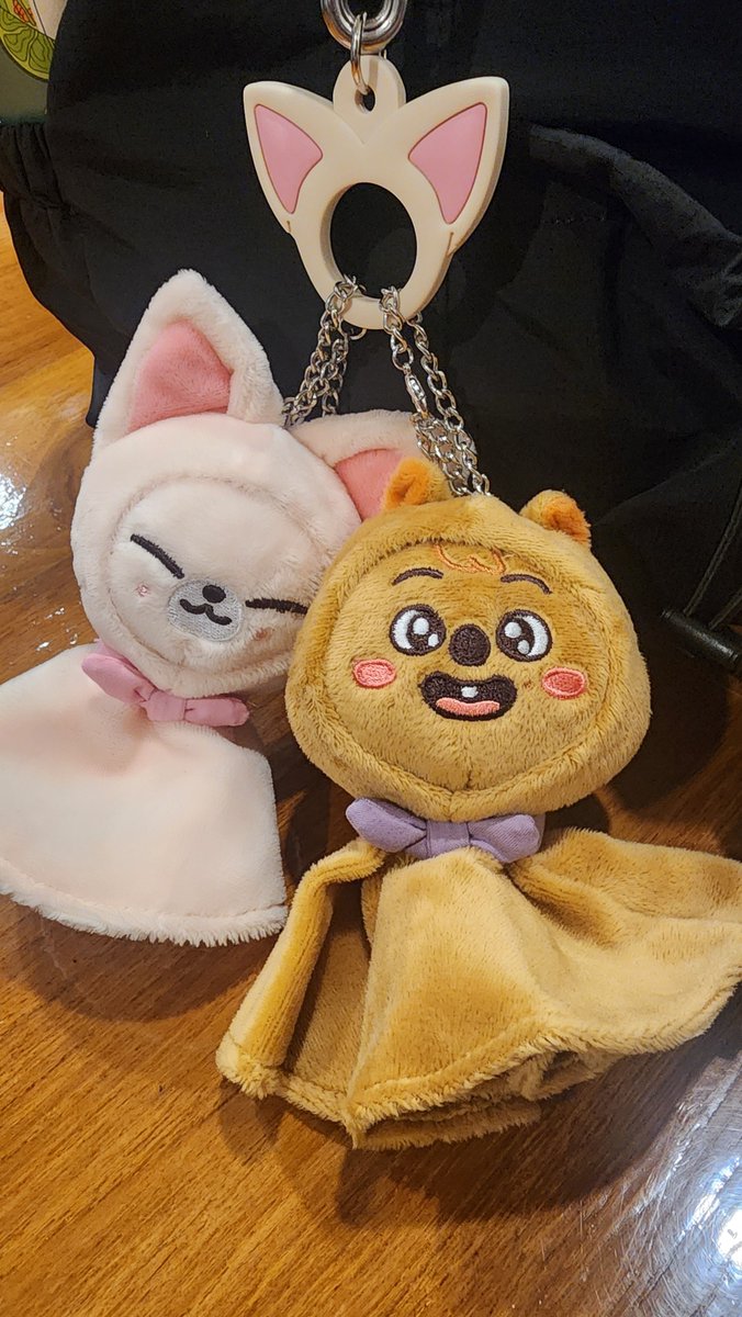 ppppppuii's tweet photo. มาถึงมือแย้วววรวดเร็วทันใช้ทันบิน
ตุ๊กตาไล่ฝนเซทนี้น่ารักมากกกก เจ้าควอกหน้ายิ้มแบบน่ารักตาแป๋วสุด น้องฟ้อกซ์ก็ยิ้มตาขีดเดียวแบบพ่อเป๊ะ
ตุ๊กตาอันนี้ผ้านิ่มๆด้วยอ่ะ เผลอๆชอบไปลูบๆขยำมันอ่ะ นิ่มมือดีมาก
#spspreview https://t.co/VrBPTex4pK