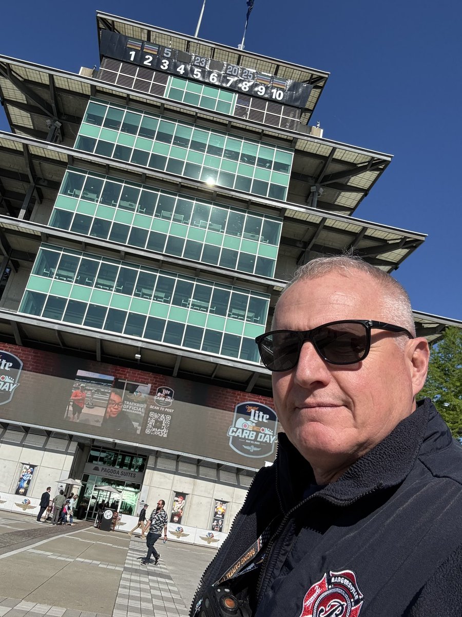 Back at my race weekend office! #indy500 #carbday