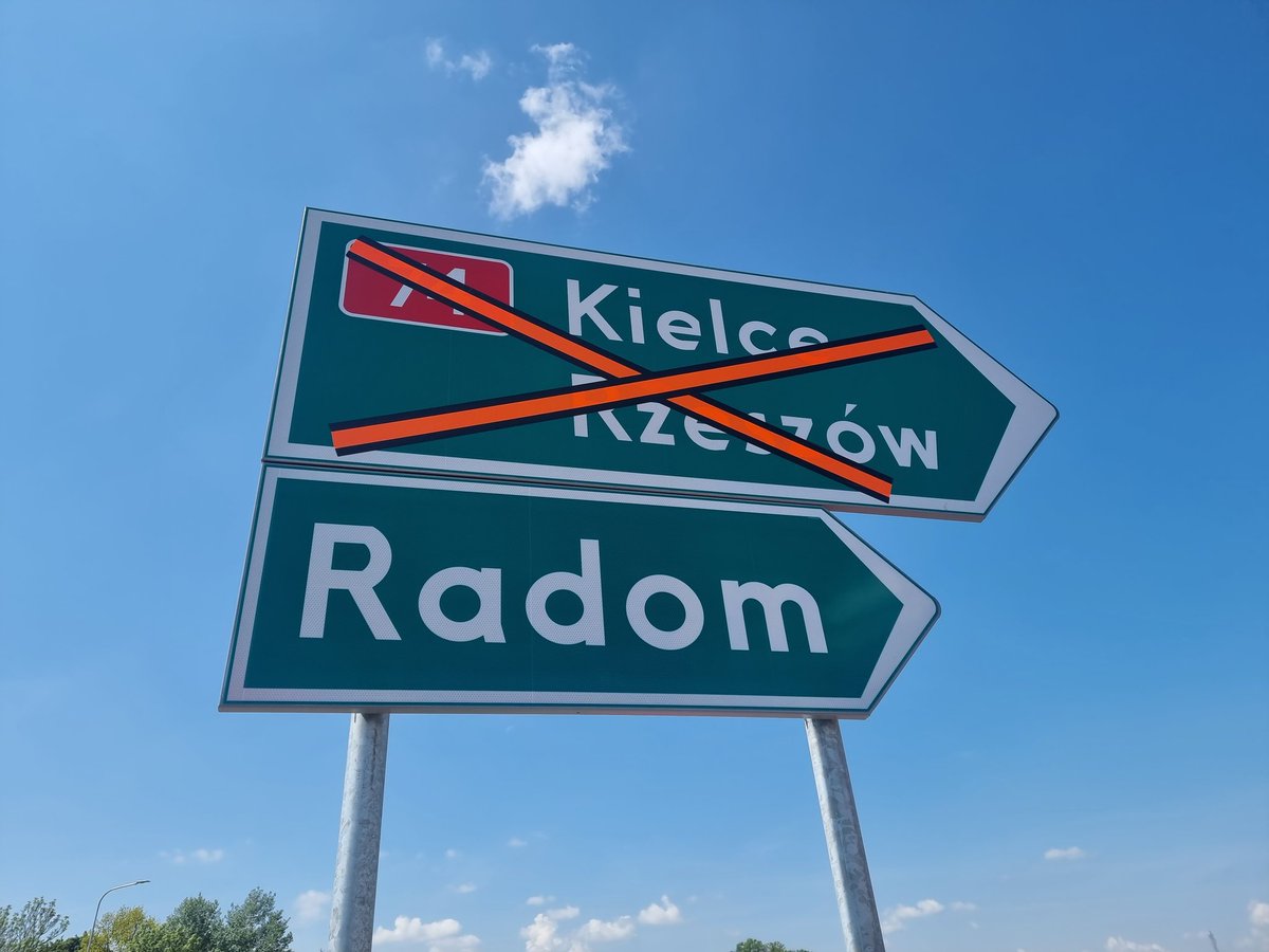 GDDKiA_Kielce's tweet photo. W tym tygodniu udostępniliśmy łącznik północny #DK74 do #obwodnicaOpatowa. Na razie dla relacji #Kraśnik #Radom, ale po otwarciu dużej obwodnicy ominiemy nim miasto także na trasach #Lublin #Kielce czy #Rzeszów. Na 📷rondo #Adamów, początek łącznika @GDDKiA @MI_GOV_PL #FunduszeUE https://t.co/Vd1rfvjxtP
