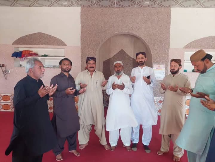 TeamKhalidKhan's tweet photo. رہنما پاکستان پیپلز پارٹی و رکن قومی اسمبلی میر خالد احمد خان لونڈ کی جانب سے یوسی سیدپور کے امام بارگاہ کے لیے پیور بلاک اتار دیئے گئے ، انشاء اللہ جلد کام شروع ہو جائے گا ،
#NA198 #PS18 #PS19 #Ghotki #GhotkiWorks https://t.co/8U6yWZuR3P