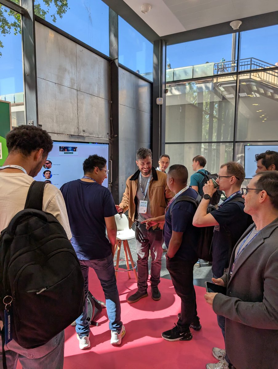 ricardohsmello's tweet image. Great energy at the @MongoDB booth — loving the Spring I/O crowd!

#springio25 
#mongodb