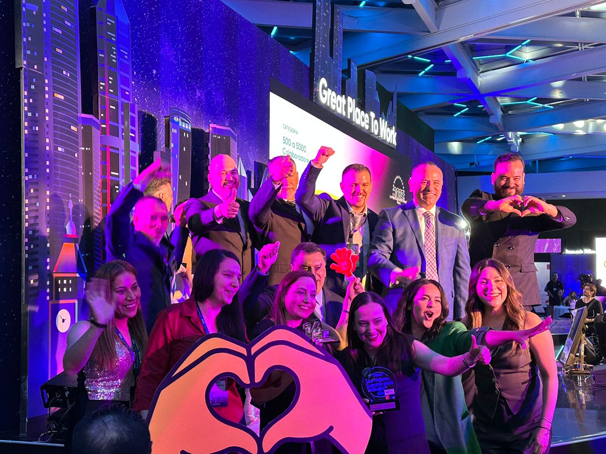AgnicoMexico's tweet photo. 🎉 ¡Estamos de fiesta!
Por 14 años consecutivos somos reconocidos como uno de los Mejores Lugares para Trabajar en México, y este 2025 celebramos estar en el #19.
💙 ¡Gracias infinitas a cada persona que lo hace posible todos los días!
Un gran lugar para trabajar lo construimos juntos, con pasión, compromiso y corazón.
#GPTW
