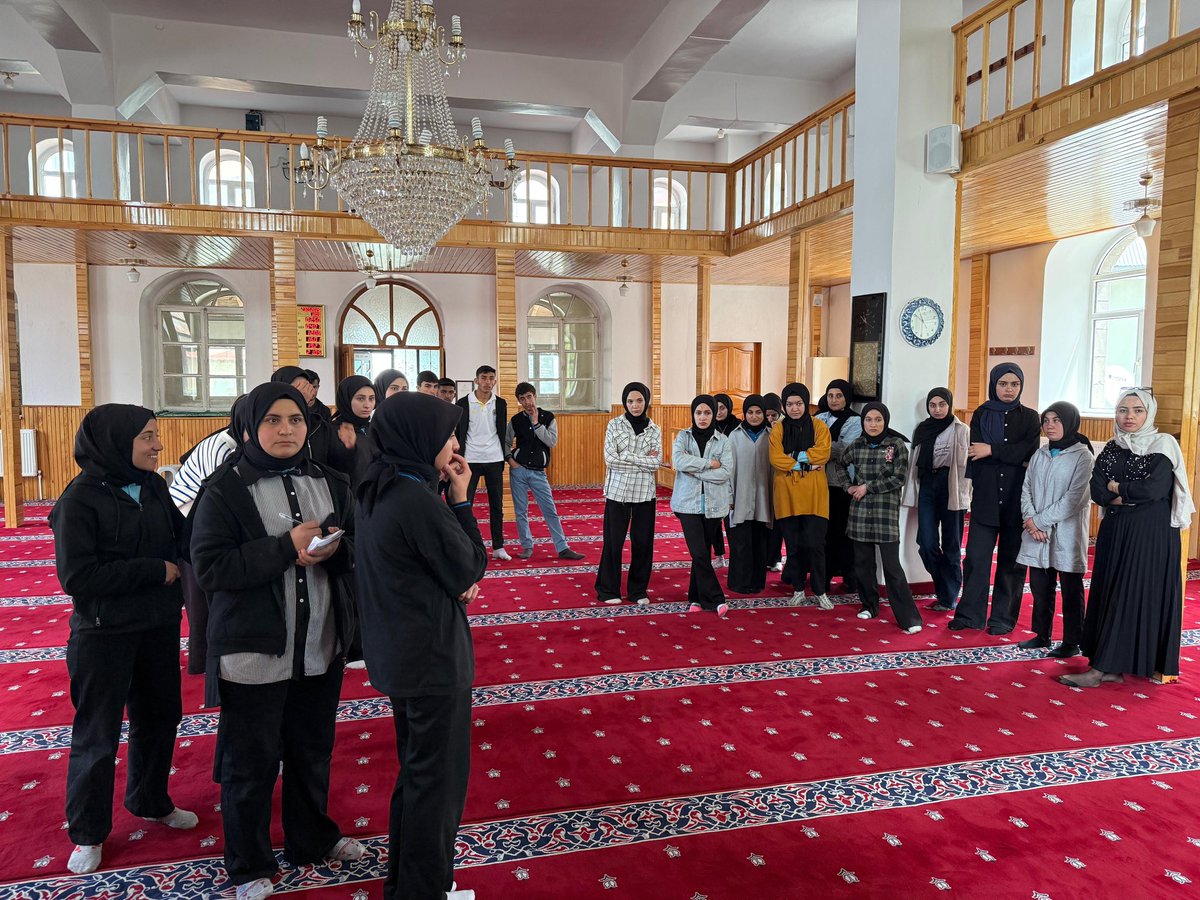 Merkez cami imam hatibi Nurullah Kale tarafından okulumuz öğrencilerine cenazenin yıkanması, kefenlenmesi, cenaze namazının kılınması uygulamalı olarak gösterildi. Emeği geçen hocamıza ve öğretmenlerimize teşekkür ederiz. <a href="/agrimem/">AĞRI MEM</a> <a href="/hasan_kokrek/">Hasan Kökrek</a> <a href="/Ahmetkaya0404/">Ahmet KAYA</a> <a href="/UtkuKzlkya/">Utku Kızılkaya</a>