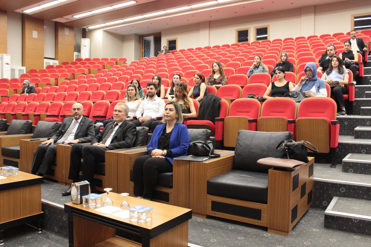 ankara2barosu's tweet photo. Aile Merkezimiz tarafından düzenlenen “Çocuk Hukuku Eğitim Semineri”, Cumhuriyet Savcısı Sn. Muharrem SONGÜR, Sn. Av. Yılmaz PATLAR ve Sosyal Hizmet Uzmanı Sn. Meryem KAVUT’un sunumlarıyla gerçekleştirilmiştir. https://t.co/c7ddeKBR0u