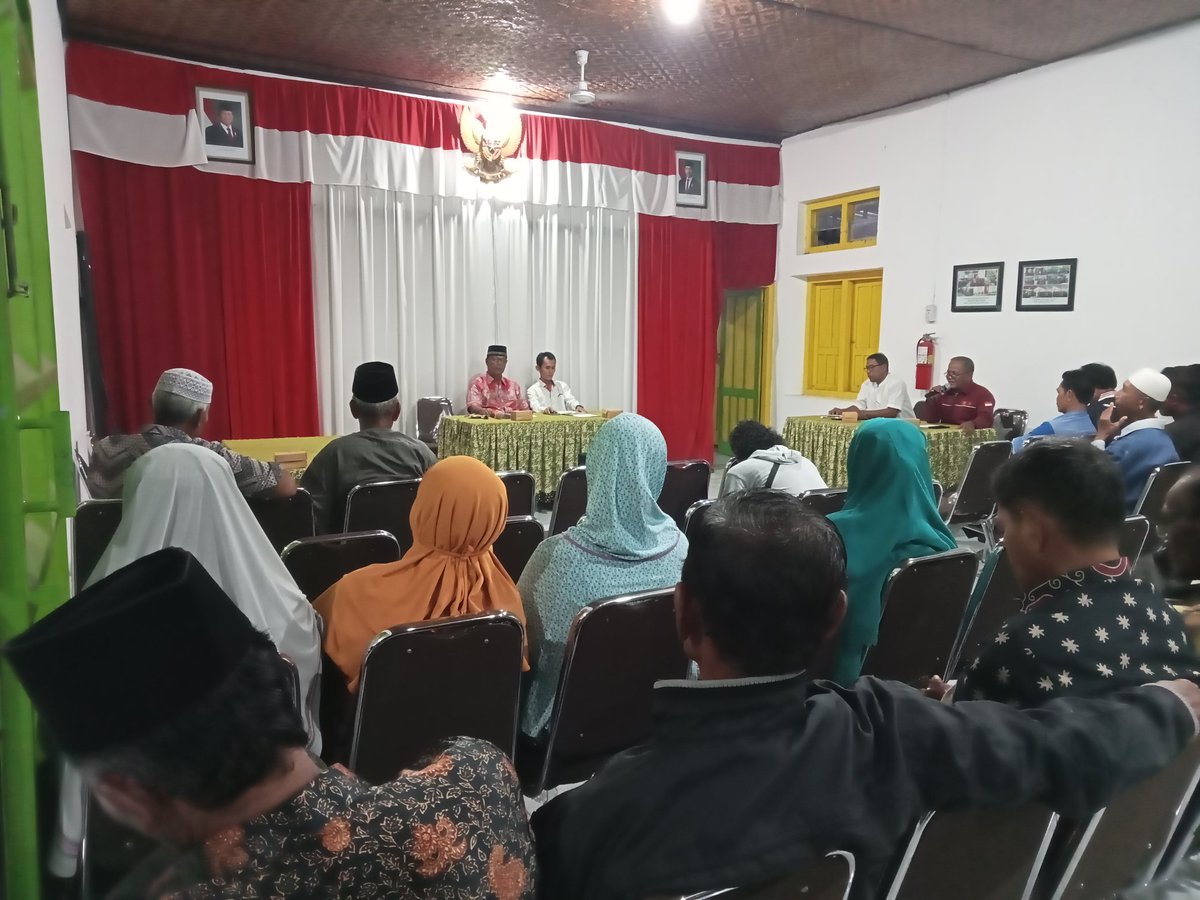 DesaJimus's tweet photo. Sarasehan petani Desa Jimus membahas pola tanam di Balai Desa Jimus, dihadiri pengurus Kelompok Tani Tani Makmur, para petani pemilik &amp; penggarap, disaksikan kepala desa &amp; perangkat desa, BPD, PPL Kecamatan Polanharjojimus https://t.co/ue3DV4blLD