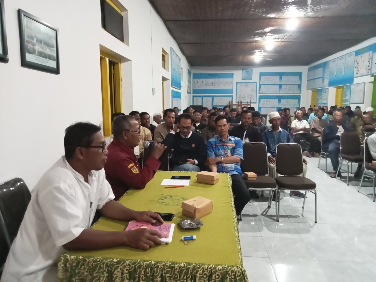 DesaJimus's tweet photo. Sarasehan petani Desa Jimus membahas pola tanam di Balai Desa Jimus, dihadiri pengurus Kelompok Tani Tani Makmur, para petani pemilik &amp; penggarap, disaksikan kepala desa &amp; perangkat desa, BPD, PPL Kecamatan Polanharjojimus https://t.co/ue3DV4blLD