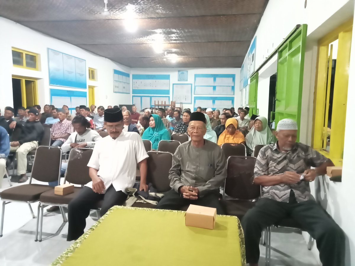 DesaJimus's tweet photo. Sarasehan petani Desa Jimus membahas pola tanam di Balai Desa Jimus, dihadiri pengurus Kelompok Tani Tani Makmur, para petani pemilik &amp; penggarap, disaksikan kepala desa &amp; perangkat desa, BPD, PPL Kecamatan Polanharjojimus https://t.co/ue3DV4blLD