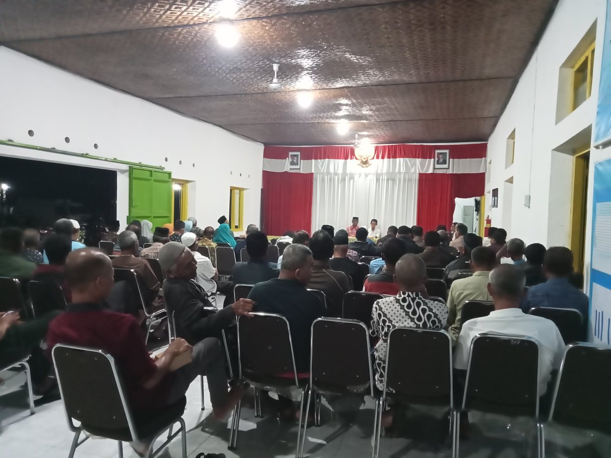 DesaJimus's tweet photo. Sarasehan petani Desa Jimus membahas pola tanam di Balai Desa Jimus, dihadiri pengurus Kelompok Tani Tani Makmur, para petani pemilik &amp; penggarap, disaksikan kepala desa &amp; perangkat desa, BPD, PPL Kecamatan Polanharjojimus https://t.co/ue3DV4blLD