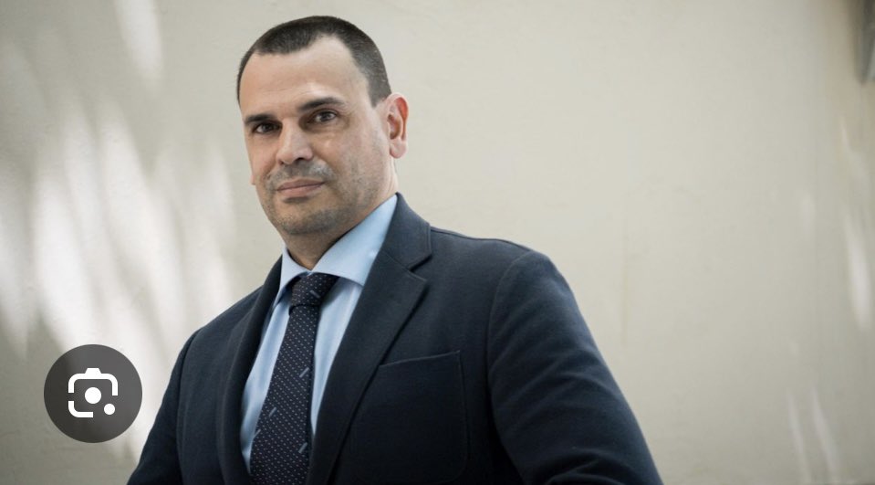 Porque vemos a Begoña Gómez declarando y al hermano del presidente y no hemos visto declarar a este ni una vez??