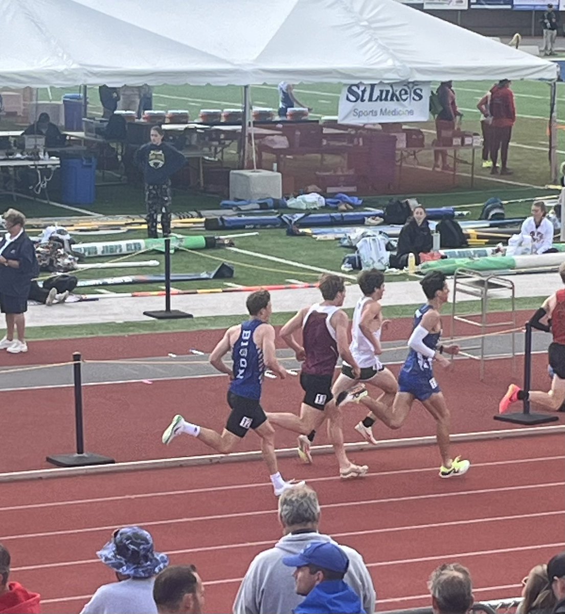 Black Glass fires out on the 1600m