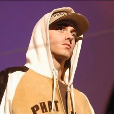 أنا ابغى لاعب اعلى من كانتي ابغى لاعب احسن من كانتي ي ولد كانتي هو من يطلب الخروج او يعتزل اما آراءكم صفوها ف الدرافت لانها لا تسمن ولا تغني من جوع