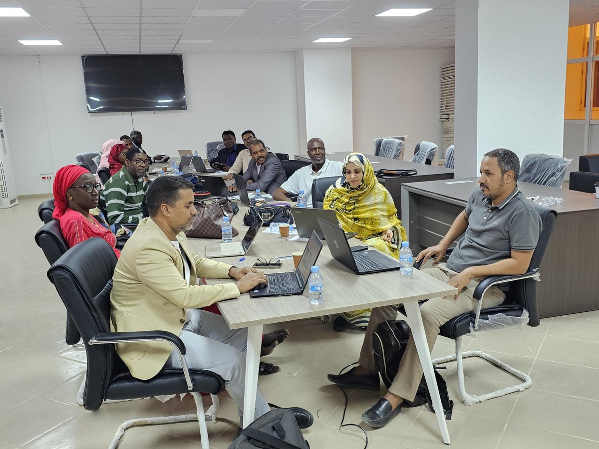 IFIC_AUF's tweet photo. 🎓Mauritanie : Renforcement des capacités pour la #transformation numérique des #formations  

Clôture à Nouakchott de la phase présentielle du parcours « Conception, médiatisation et animation d’une formation #numérique » organisée par l’#IFIC.

👏 Bravo aux 23 participants ! https://t.co/lWAKEpD8Pn