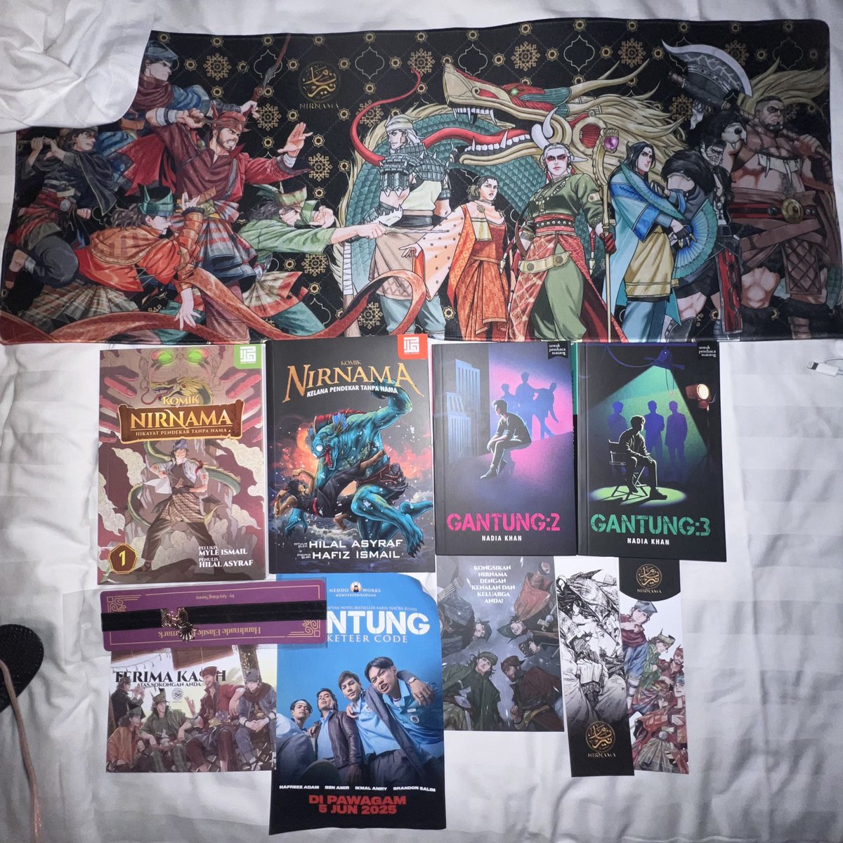 Broke because of #PBAKL2025 

1. Deskmat, Nirnama comics - <a href="/HilalAsyraf/">Hilal Asyraf</a> 
2. Gantung series - <a href="/BukuFixi/">Buku Fixi</a> 
3. Bookmark - Grid Grad

#nagalibrary