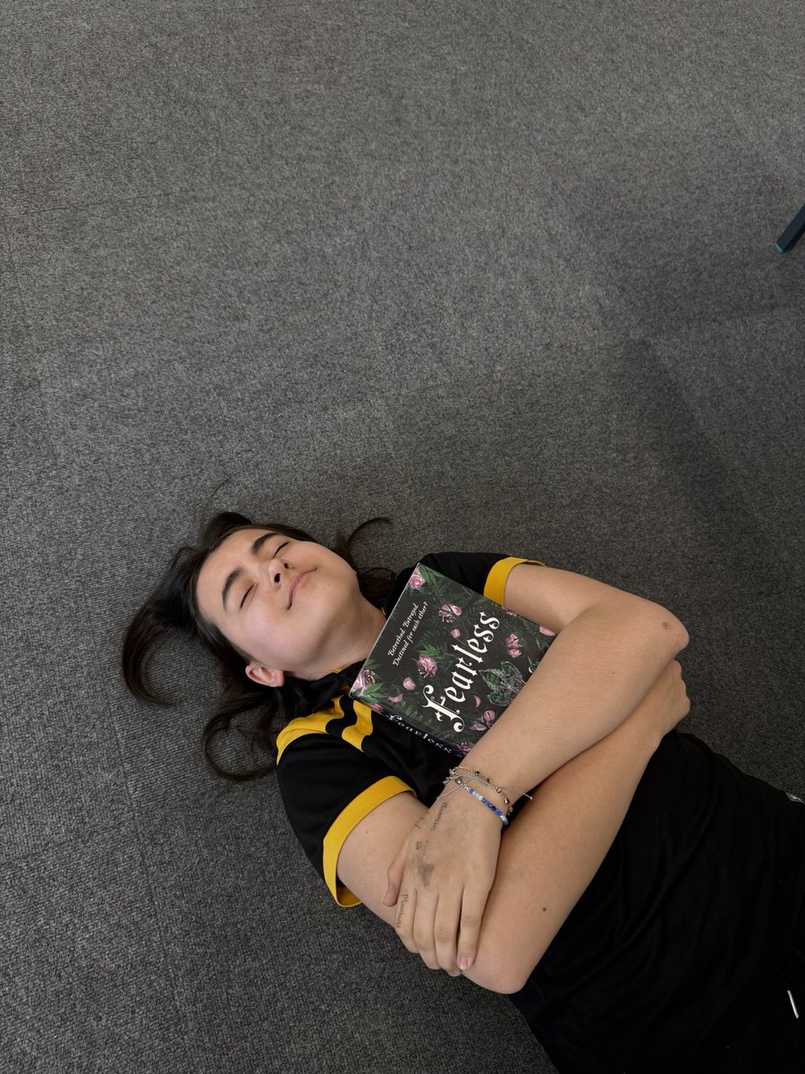 HawiLibrary's tweet image. There was extreme joy in the library today when Lauren Robert&apos;s copies of &quot;Fearless&quot; were delivered. As you can see, the students had been eagerly waiting for this moment!