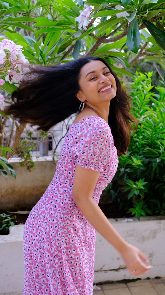 Early monsoons making me feel like…

#mood #fridayfeels #monsoonseason #rain #romance #expression #love #life #ahmareenanjum