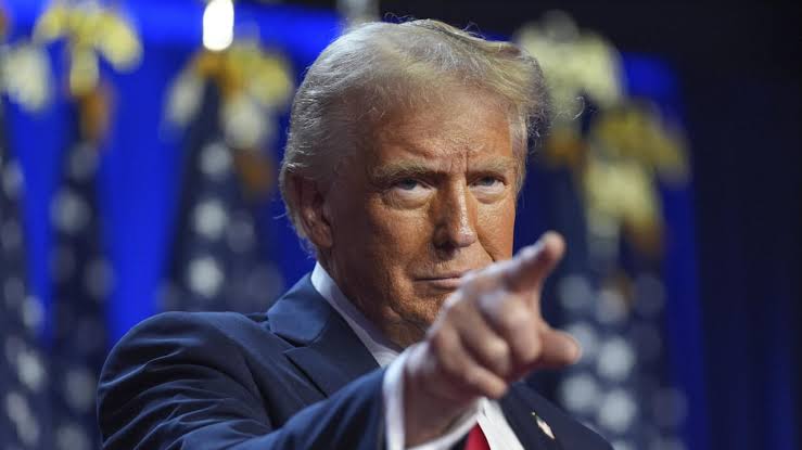 Runitup858's tweet photo. TRUMP, TARIFFS &amp; TRADING: The Gemini Code

1/
Trump just announced a 25% tariff on iPhones made outside the U.S.
Markets? Shook.
Apple down.
S&amp;P 500 bleeding.
But here's what nobody's talking about... https://t.co/naGRZhupL3