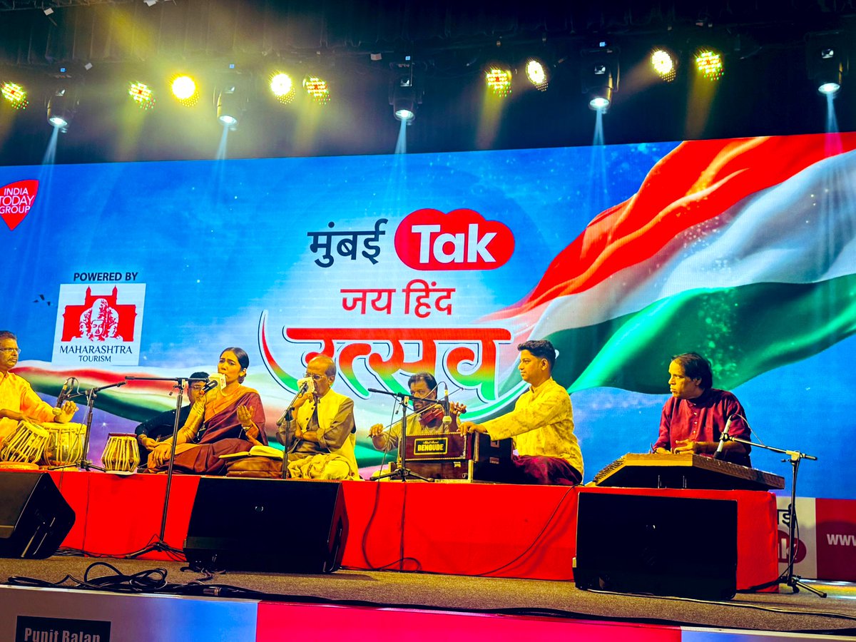 NehaPantDelhi's tweet photo. Witnessing @BhimraoPanchale weave magic with his soulful ghazals on the Mumbai Tak Utsav stage. A masterclass in emotion and expression. Truly mesmerising! #MumbaiTakUtsav #GhazalNight #BhimraoPanchale https://t.co/yNt22iLjQI