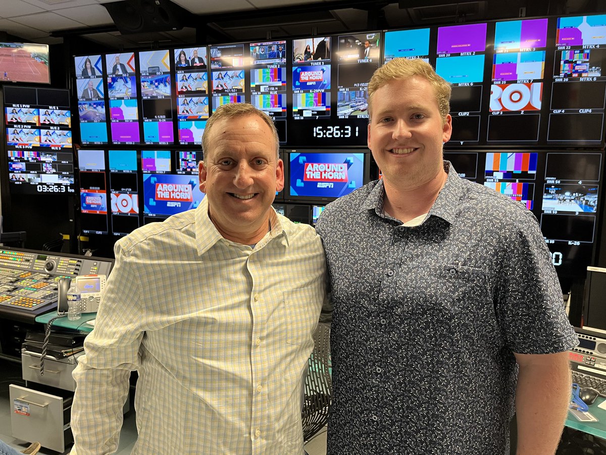 _BennettSolomon's tweet photo. This is my dad, @asolomon6. Today is the last episode of @AroundtheHorn, a show he's produced since the start. @TonyReali, the people behind the scenes, and the panelists are all amazing. I got into sports media because of this show, and I know 5 pm on ESPN will never be the same https://t.co/iKsv0OH5cq