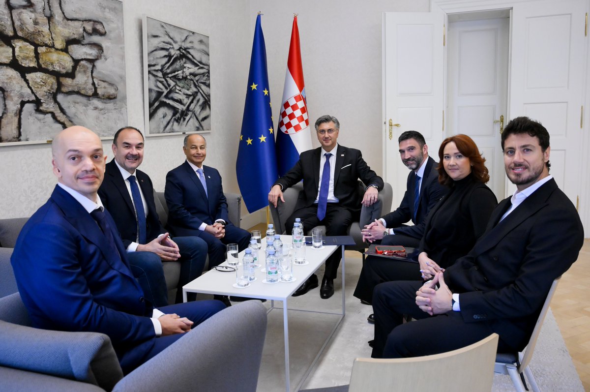 Andrej Plenković (@andrejplenkovic) on Twitter photo Održao sam sastanak s predsjednikom <a href="/WorldAquatics/">World Aquatics</a> Husainom Al-Musallamom, izvršnim dopredsjednikom Hrvatskog vaterpolskog saveza Pericom Bukićem i predsjednikom Hrvatskog plivačkog saveza i dopredsjednikom LEN-a Josipom Varvodićem. Vaterpolo i ostali plivački sportovi donijeli Održao sam sastanak s predsjednikom <a href="/WorldAquatics/">World Aquatics</a> Husainom Al-Musallamom, izvršnim dopredsjednikom Hrvatskog vaterpolskog saveza Pericom Bukićem i predsjednikom Hrvatskog plivačkog saveza i dopredsjednikom LEN-a Josipom Varvodićem. Vaterpolo i ostali plivački sportovi donijeli