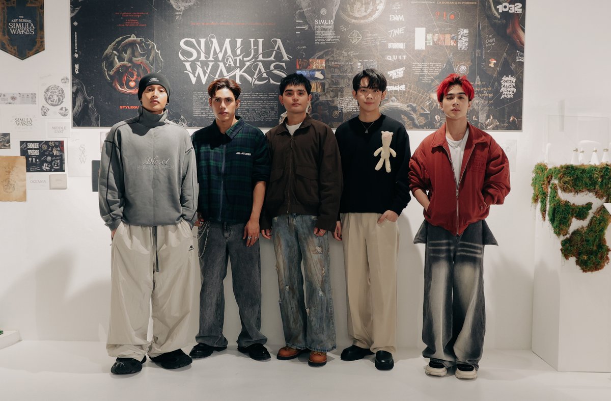 SB19Official's tweet photo. 🍎 The Simula at Wakas Experience: Launch

Today marks the beginning of a one-of-a-kind experience you wouldn't want to miss. 

Step into The Simula at Wakas Experience, an immersive journey beyond the tracks of  'Simula at Wakas', marked with our vision, perseverance, and passion for music and art.

This event is made possible by 1Z Entertainment, 1032 Lab, and Uniprom. Special thanks to Ibis Styles Manila Araneta City. We would also like to thank our friends, family, partners, and media friends for their support during today's launch.

#SB19 #TheSaWExperience