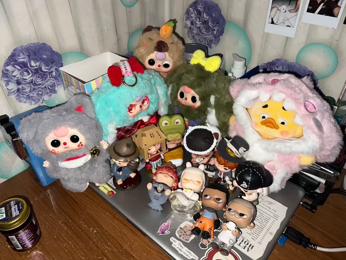 #WTS
all hirno 120
all kubo 110
moonbo 120
bb3 yang abu sama hijau 120
bb3 capyb 80
biru 250

CARD ONLY pc for condi
kubo sharing music SOLD
hirono tipler SOLD