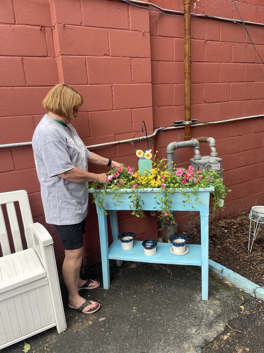Our Marshall University Southern Coalfields Alumni &amp; Big Green Club completed its Community Cares Week project at Shady Spring Senior Center in Beaver, West Virginia.

Thank you to all of our alumni who have helped to make this week a big success! 💚
